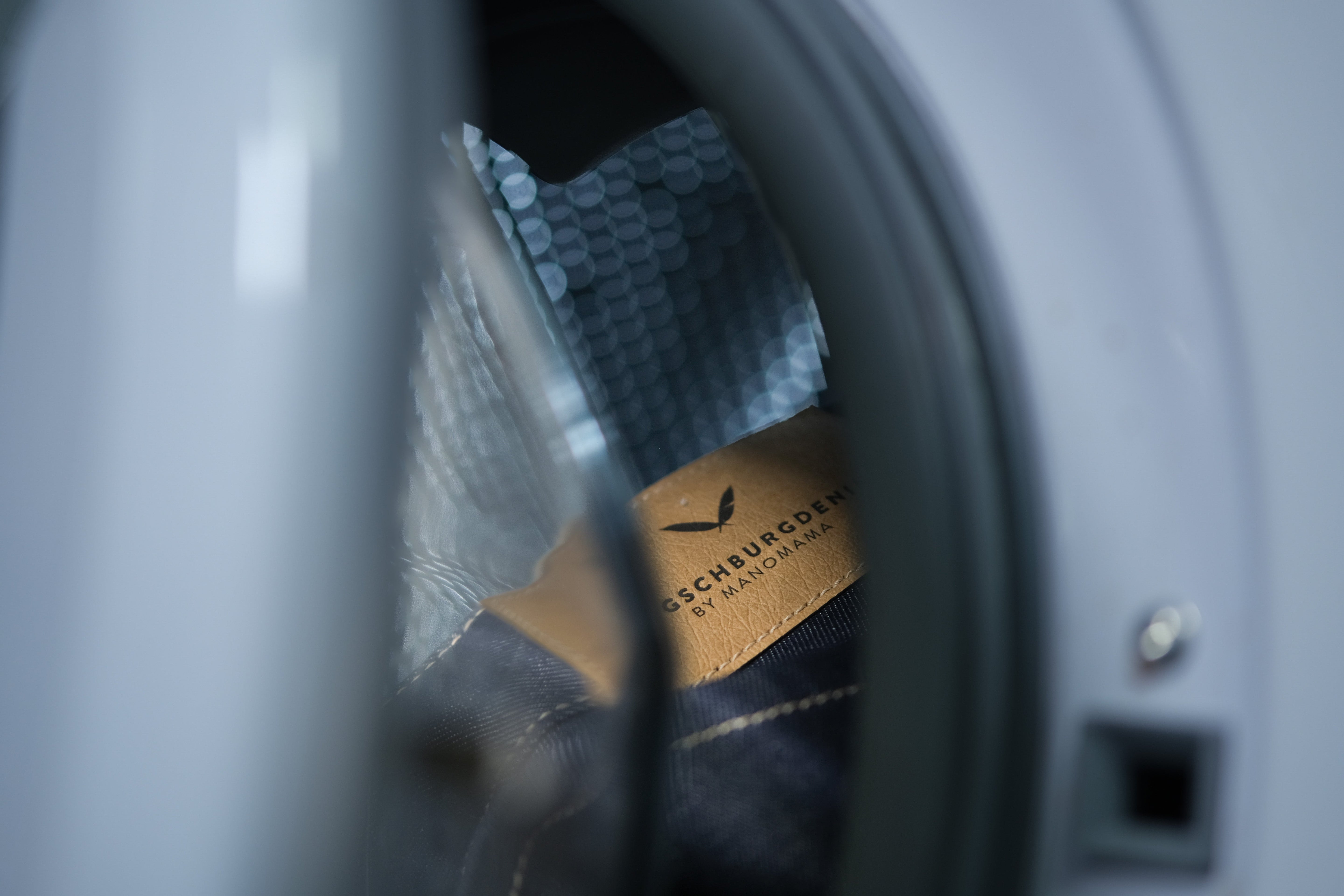 Wie du Kleidung richtig wäschst, pflegst und länger trägst